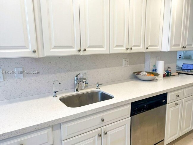 Building Photo - 290 174th St