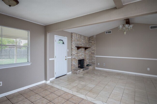 Building Photo - 114 Paloma Dr