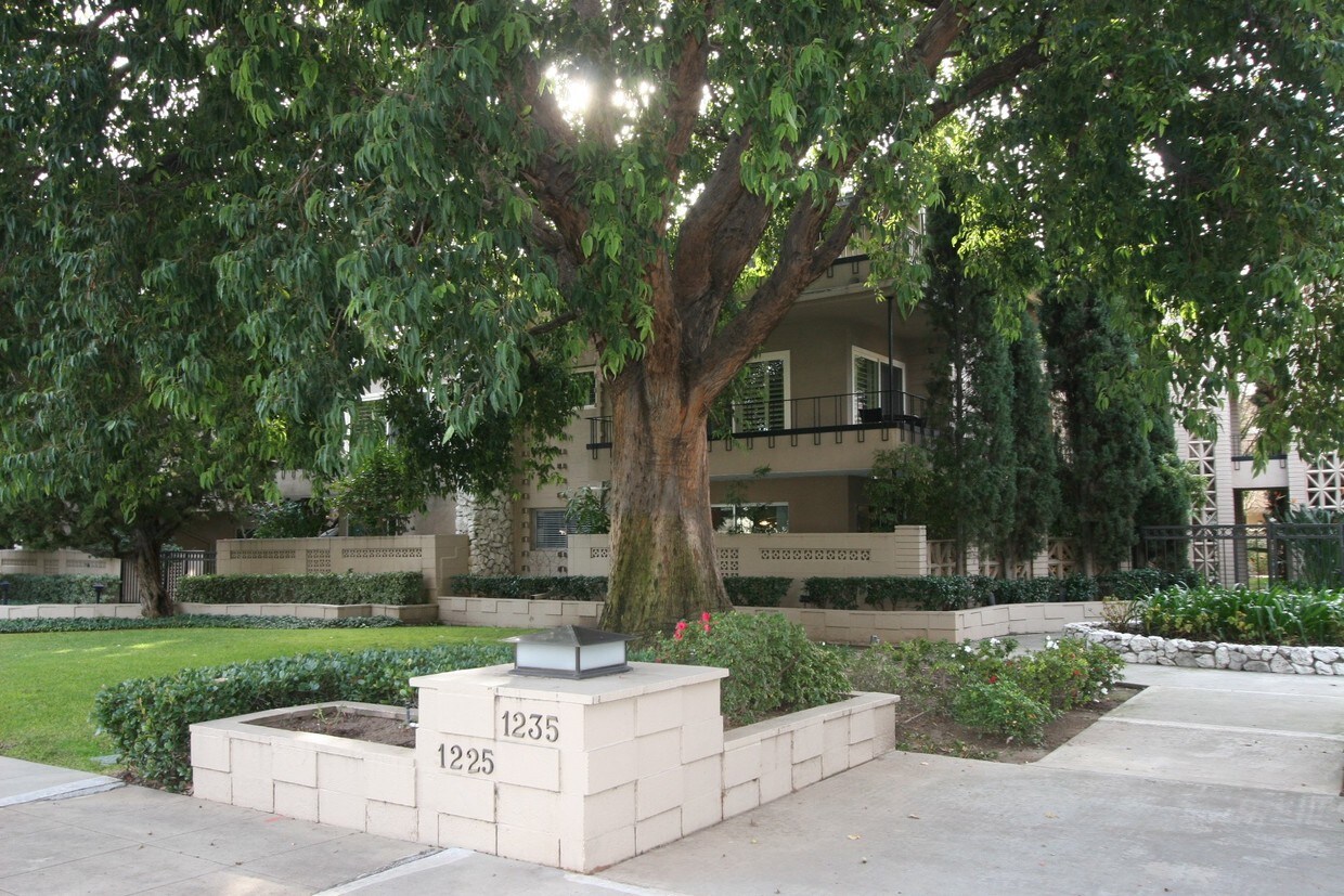 Primary Photo - 1235 S Orange Grove Ave
