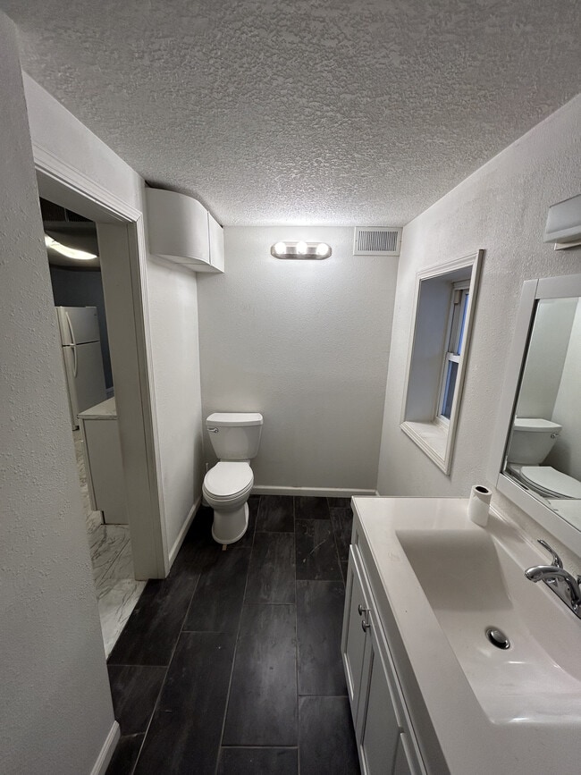 Building Photo - 3210 York St