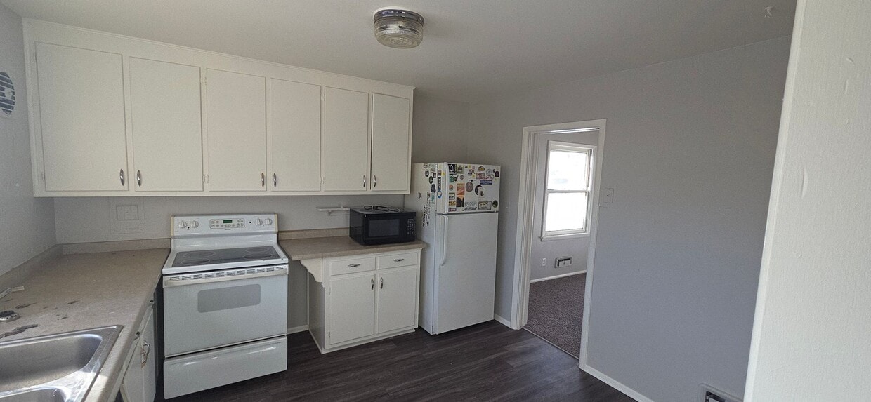 Building Photo - Fantastic downtown 2 bedroom remodeled home!