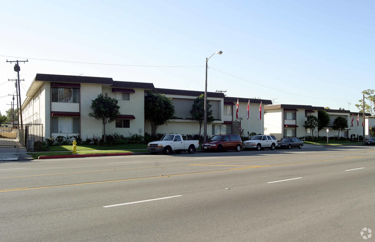 Primary Photo - Parkview Apartments