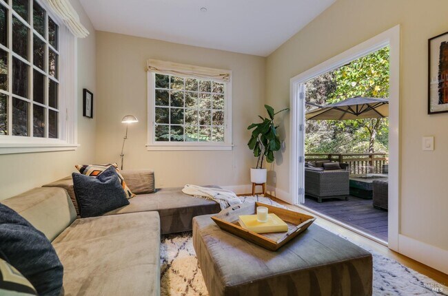 Foto del edificio - 151 Cascade Dr