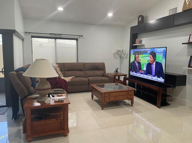 Foto del edificio - 5811 Brighton Ln