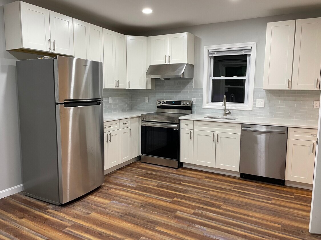 10 Mayhew St, Hopkinton, MA 01748 Apartments in Hopkinton, MA