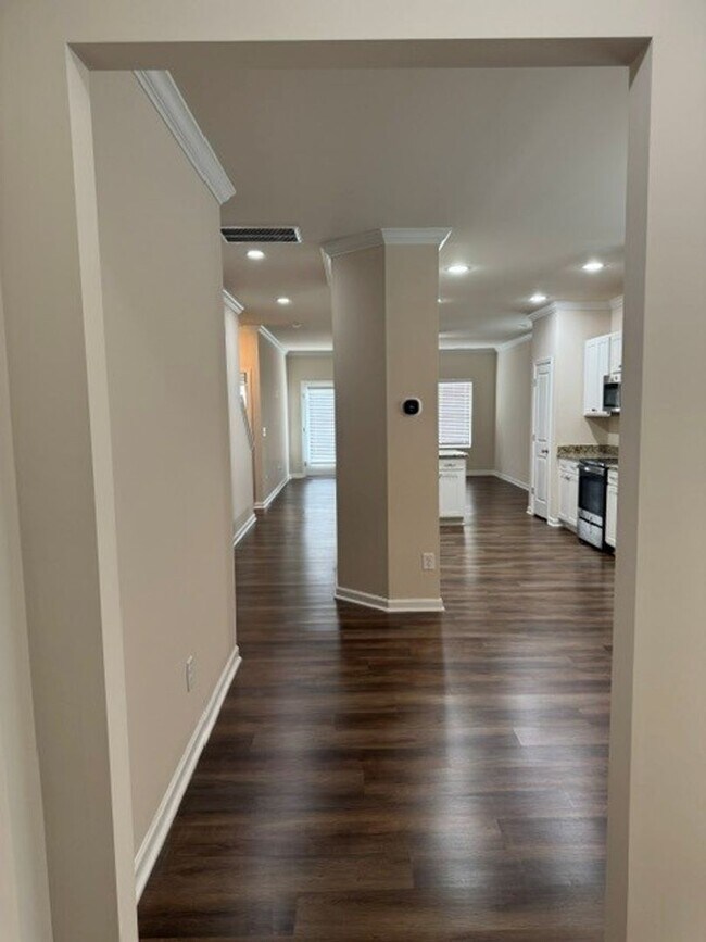 Foto del edificio - ***** READY TO MOVE IN *****