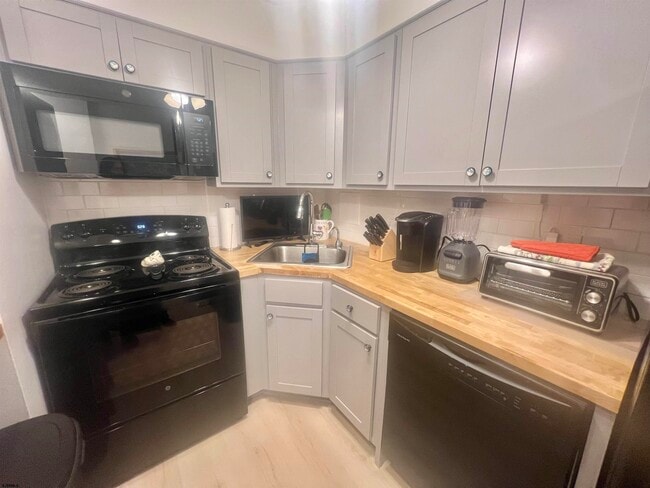 Building Photo - 101 S Raleigh Ave