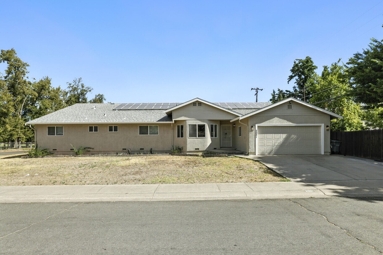 Primary Photo - 2051 56th Ave