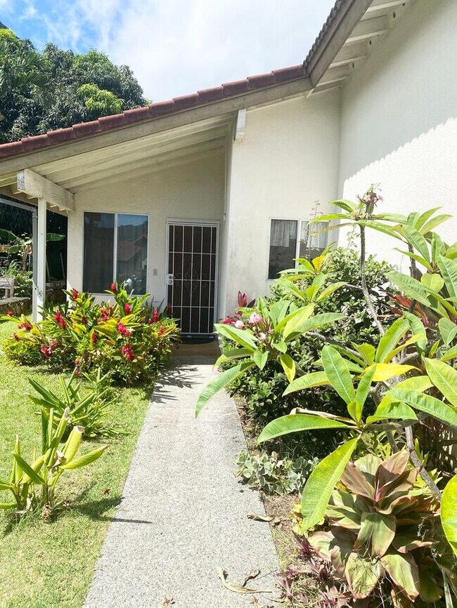 Building Photo - Kaneohe-Castle Hills: 4 Bdrm 2 Bath House ...