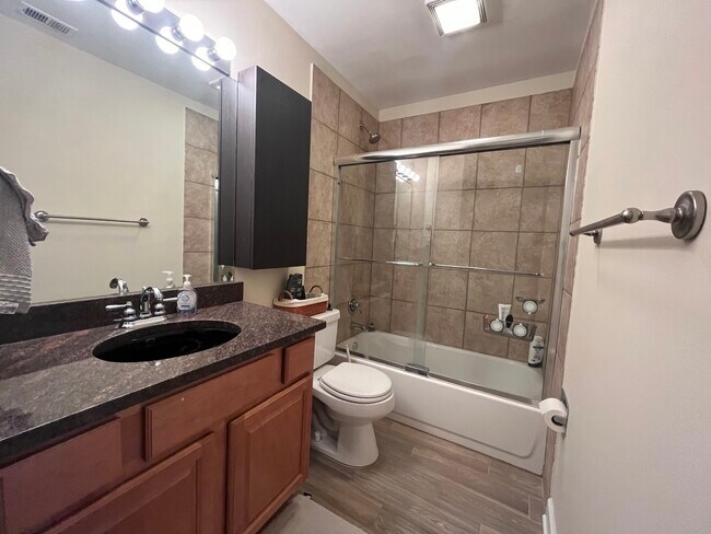 Foto del edificio - 5821 Oakwood Dr