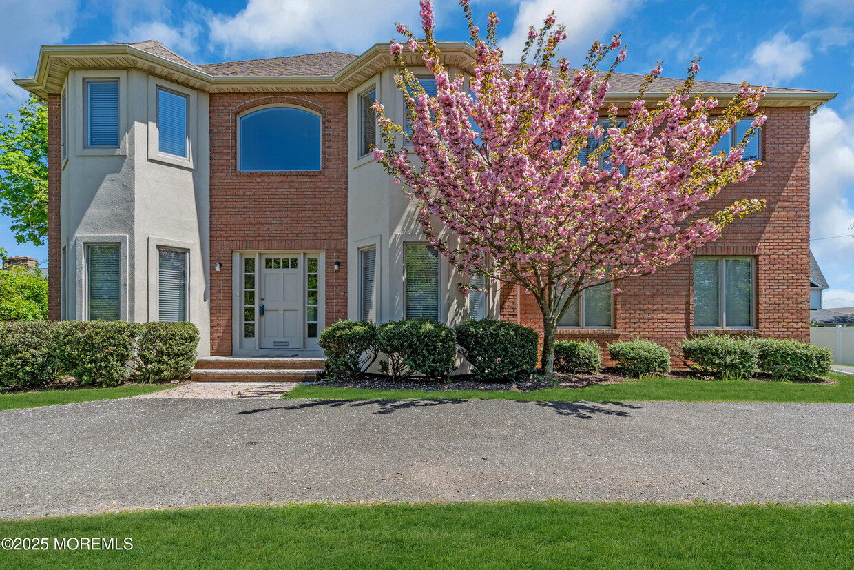 Foto principal - 599 Norwood Ave