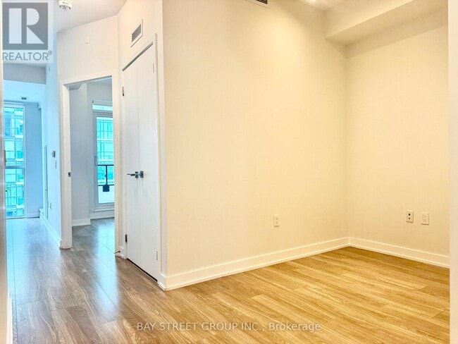 Building Photo - 4055 Parkside Village Dr