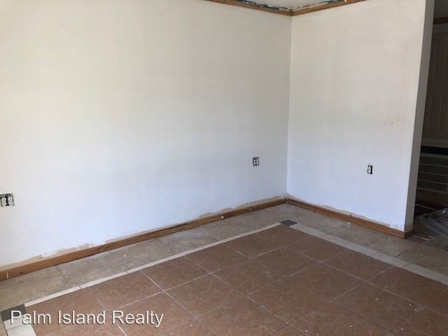 Building Photo - 3 br, 2.5 bath House - 821 Esconditas Place