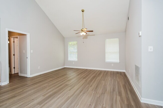 Building Photo - 1560 Wembley Dr