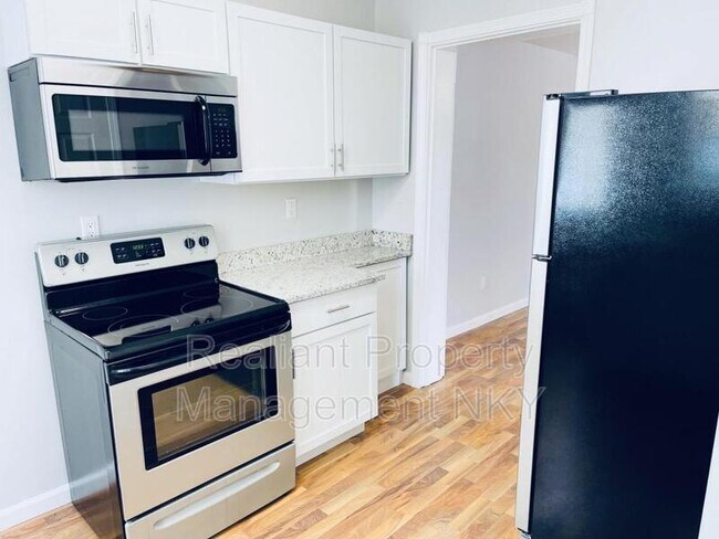 Building Photo - 611 Vine St