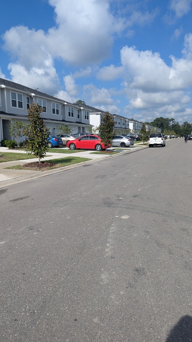 Building Photo - 559 Holly Lakes Dr