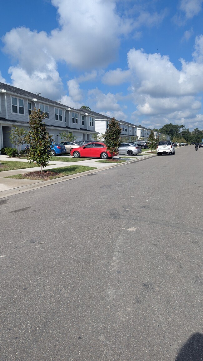Foto del edificio - 559 Holly Lakes Dr