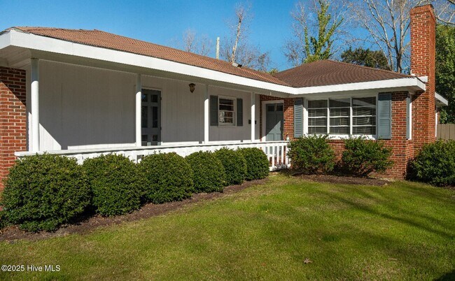 Building Photo - 112 Park Dr