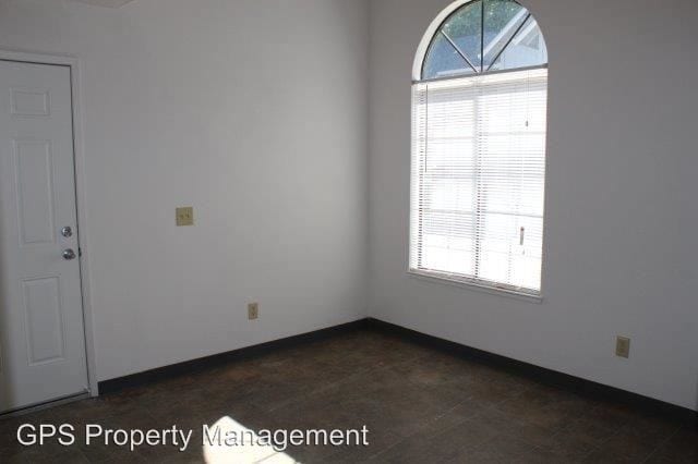 Building Photo - 3 br, 2.5 bath House - 215 W. Lockeford St