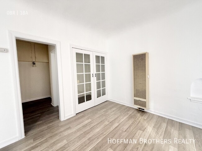 Building Photo - 2927 West Blvd