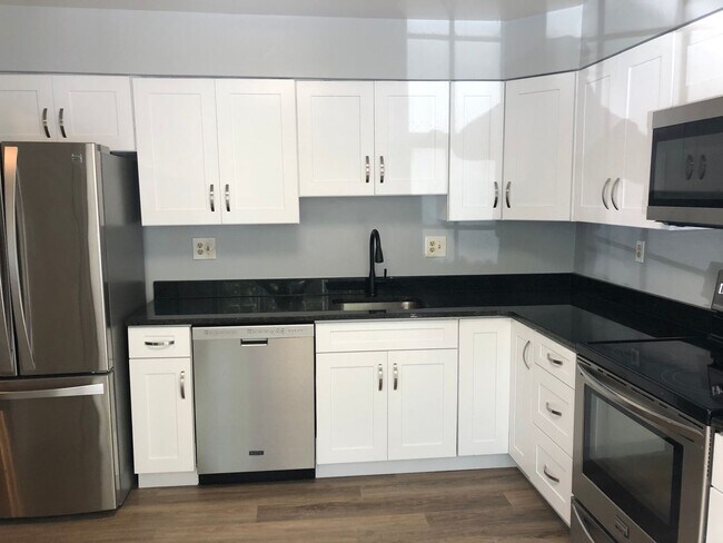 Foto del edificio - Updated Townhome Close to METRO
