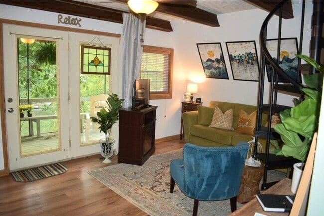 Foto del edificio - 5606 Lakeshore Dr