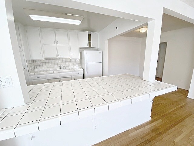 Building Photo - 906 E Imperial Ave