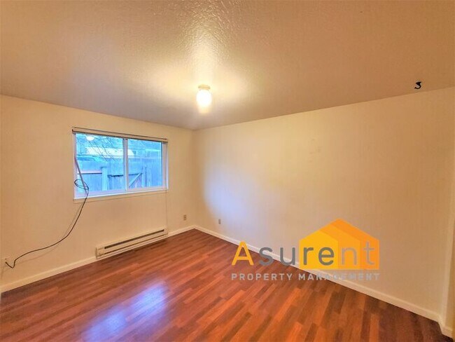 Building Photo - Charming 4-Plex 2 Bedroom 1 Bathroom Unit ...