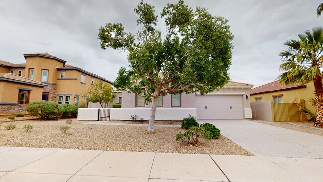 Building Photo - 15470 W Montecito Ave