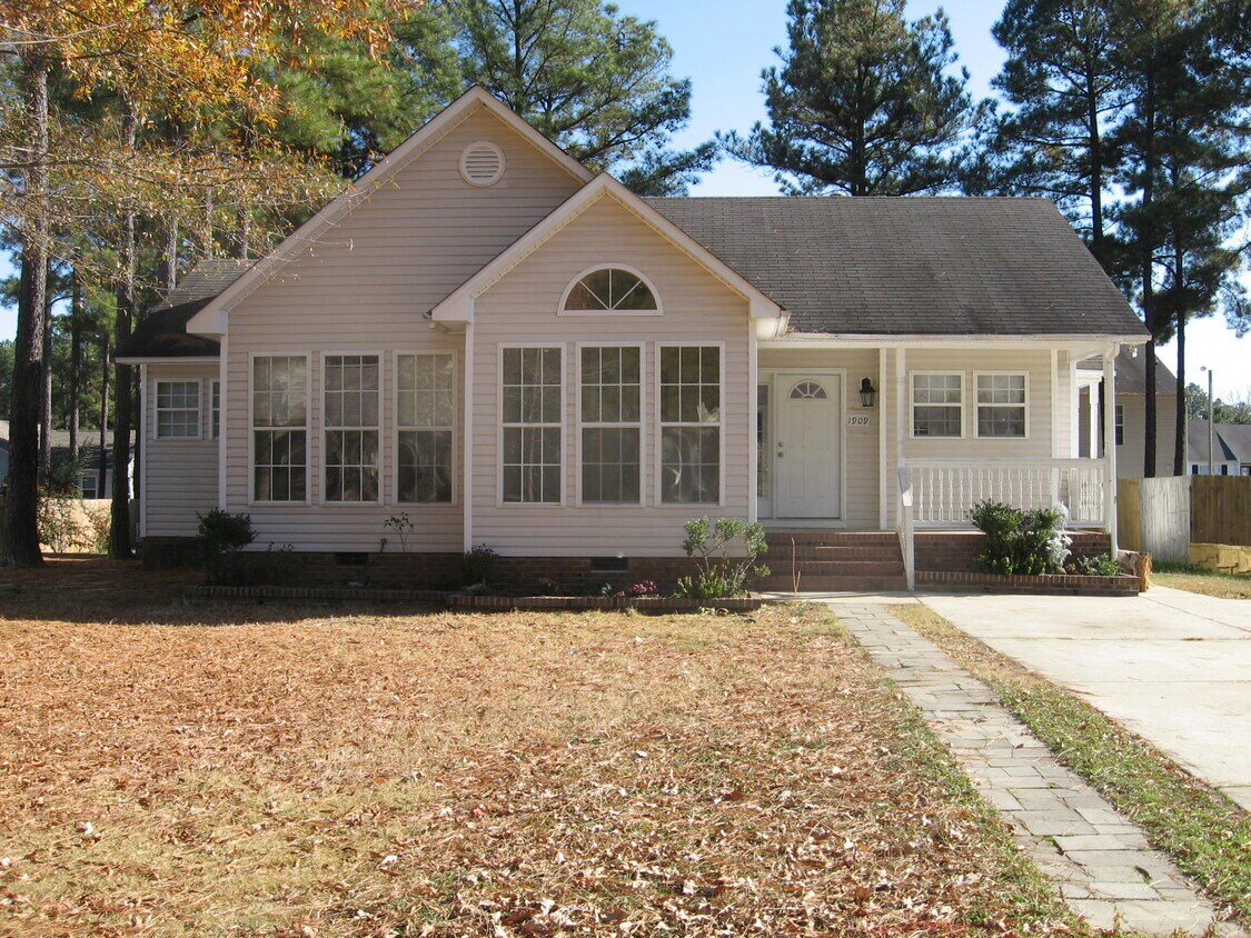 Foto principal - 1909 Maybrook Dr