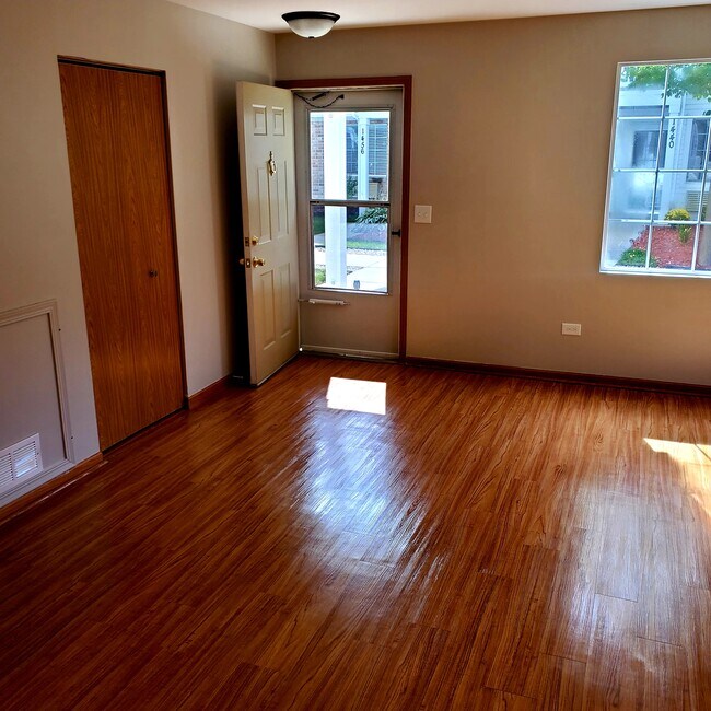 Building Photo - 1464 McClure Rd