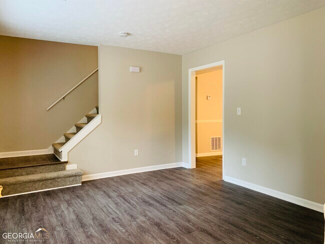Building Photo - 9240 Colony Dr NW