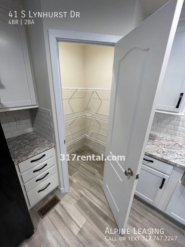 Foto del edificio - Ideal location near Indianapolis Motor Spe...