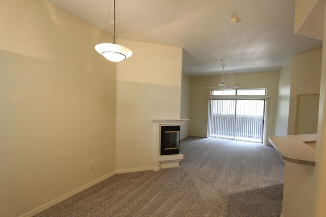 Foto del edificio - Spacious 2 Bedroom Condo with Private Balcony & Soaking Tub