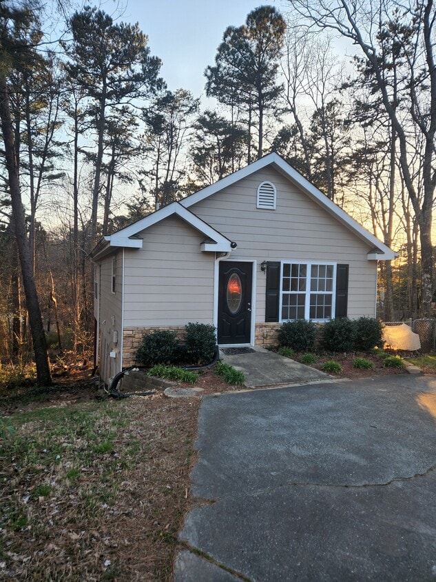 102 Chestnut Hill Dr Unit A, Canton, GA 30114 Condo for Rent in