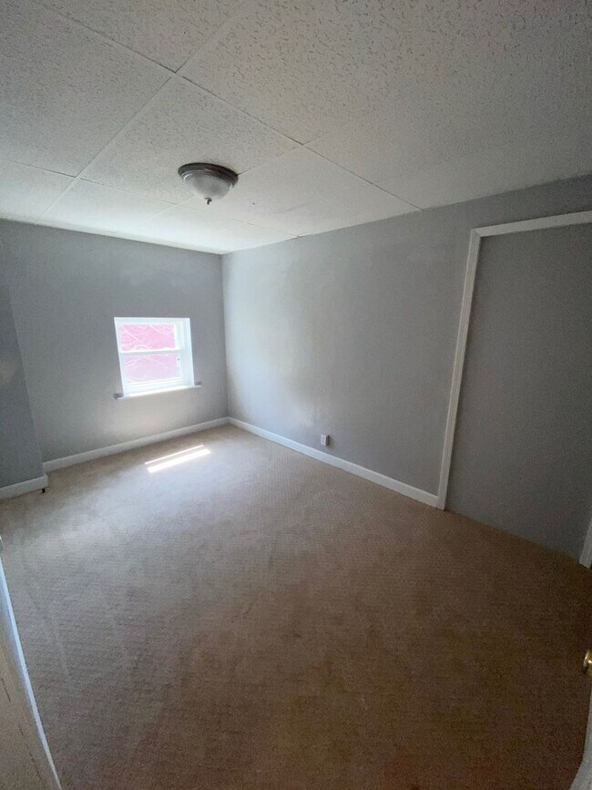 Building Photo - Newly Renovated 2 Bedroom 2 Bathroom Duple...