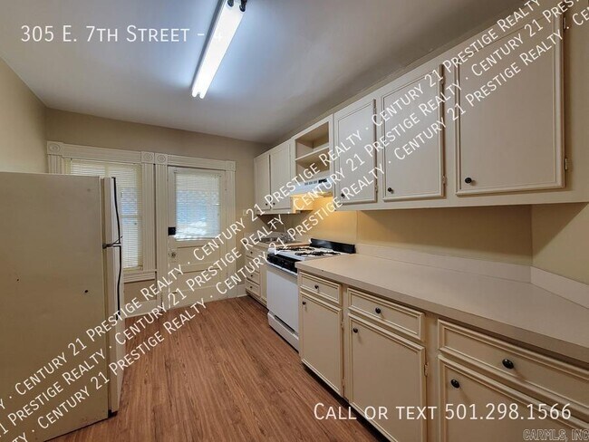 Foto del edificio - 305 E 7th St