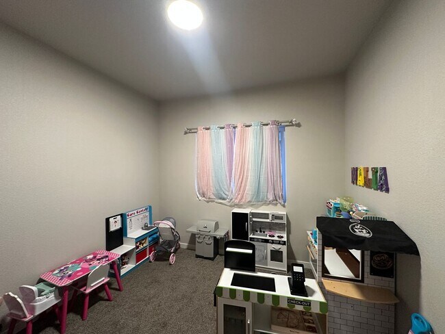 Foto del edificio - Spacious 3-Bed, 3-Bath, 1 Car Garage Townh...