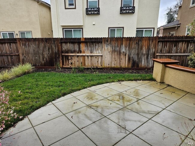 Building Photo - 513 Aliki Dr