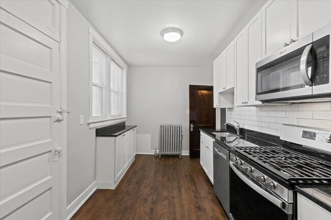 Foto del edificio - 2520 W Belle Plaine Ave