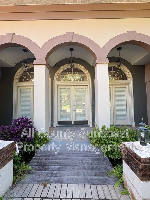 Photo - 2600 Lucerne Dr House