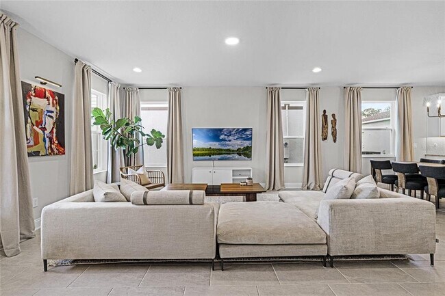 Foto del edificio - 734 Rivington Ave