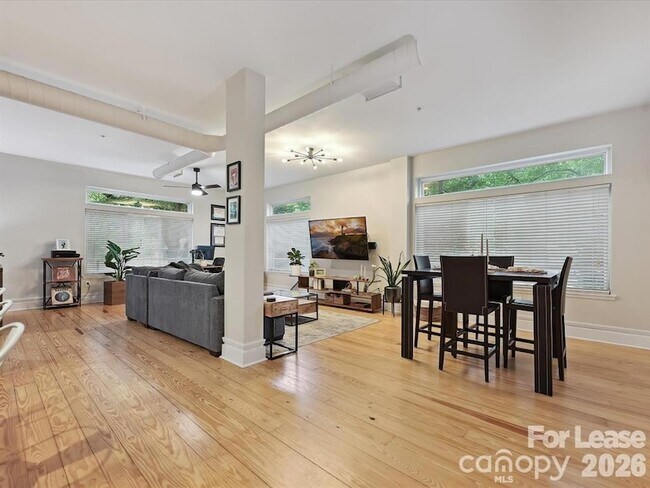 Foto del edificio - 404 N Laurel Ave