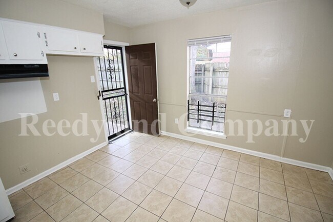 Building Photo - 4557 Spring Valley Dr