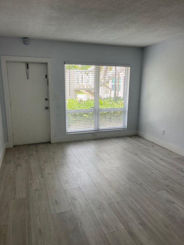 Foto del edificio - 501 NE 23rd St
