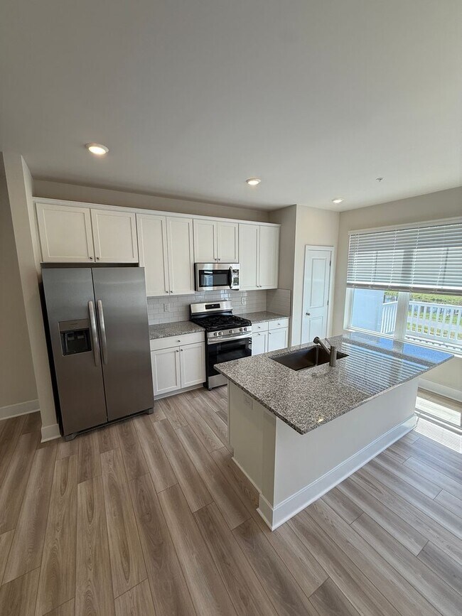 Foto del edificio - Stylish Townhome Overlooking River Marsh Golf Course- Cambridge, MD