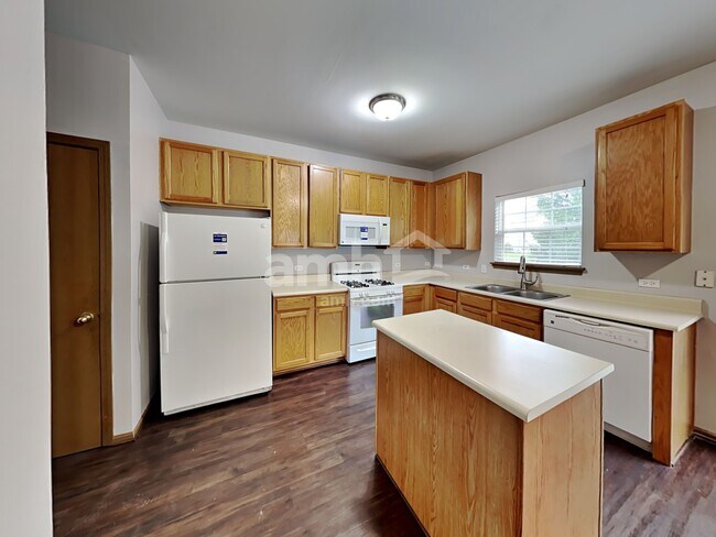 Building Photo - 14 Rolling Hills Ct