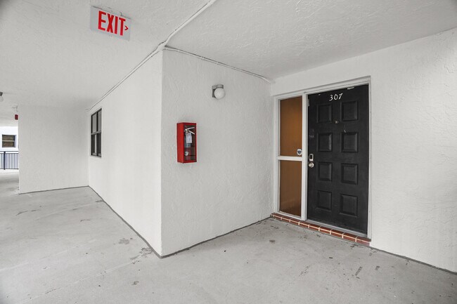 Foto del edificio - 16141 Blatt Blvd