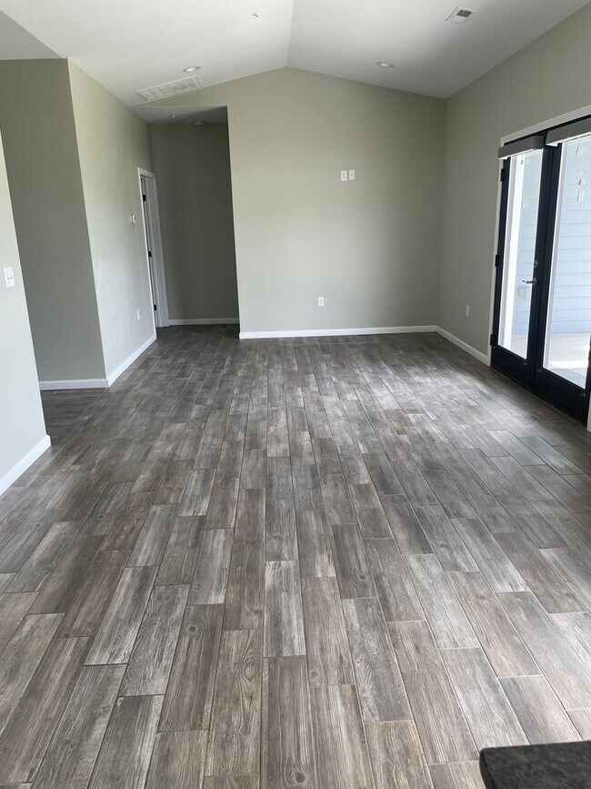 Foto del edificio - 2856 Rd H NE