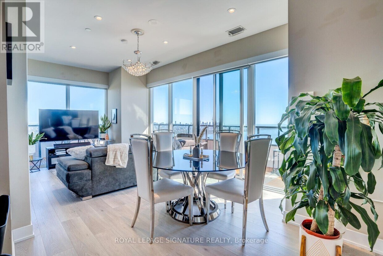 Primary Photo - 30 Shore Breeze Dr